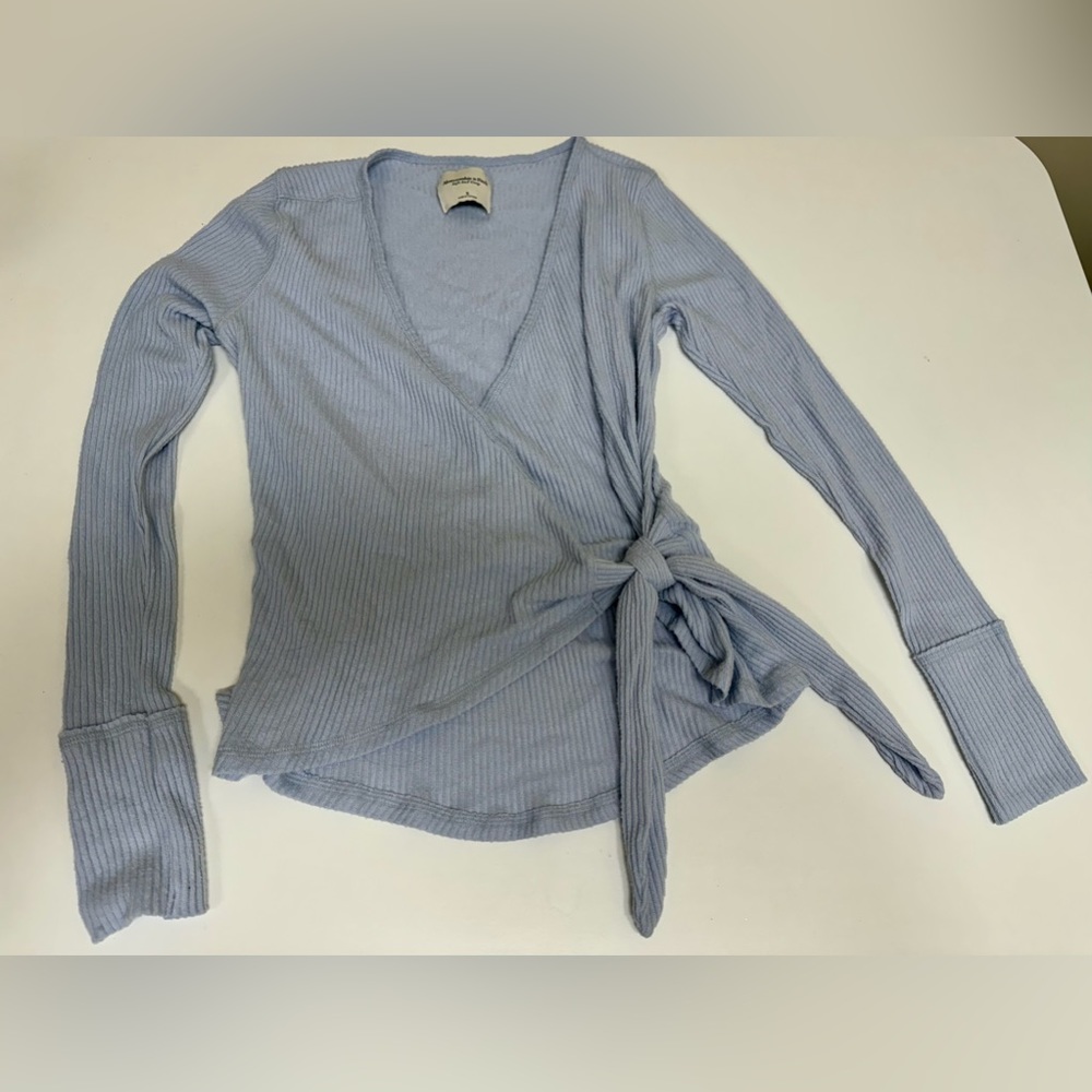 abercrombie and fitch light sweater